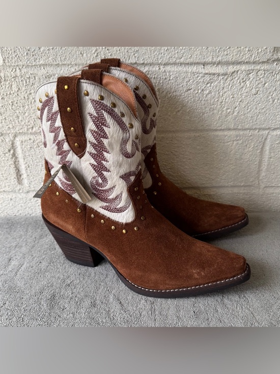 dingo Shoes - Dingo "Rodeo Queen Bootie Brown Suede & White Calf Hair Size 9.5